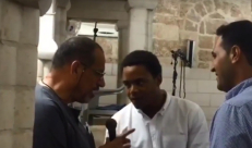  شاب امريكي يُعلن اسلامه في اللد بعد أن سمع صوت الأذان في مدينة يافا